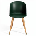 Moderne kunststof stoel met houten poten en gouden details
