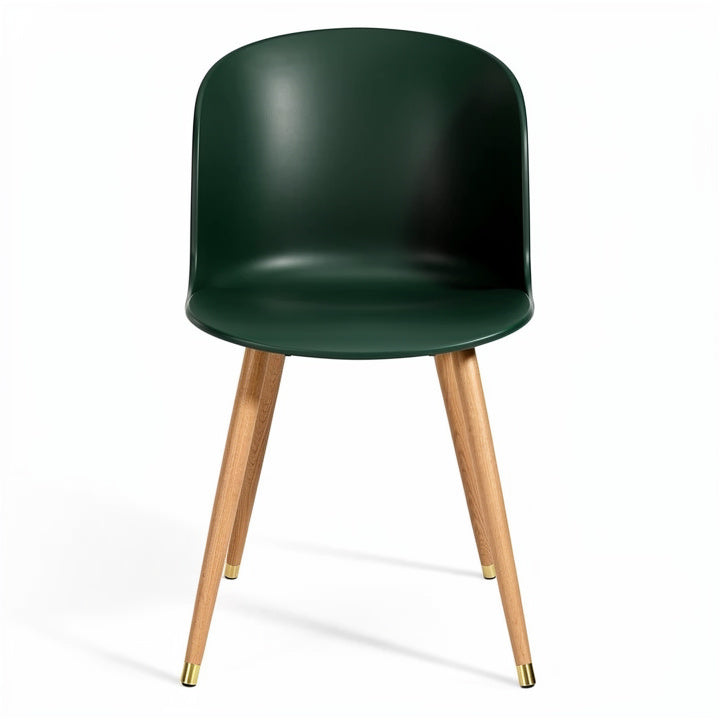 Moderne kunststof stoel met houten poten en gouden details